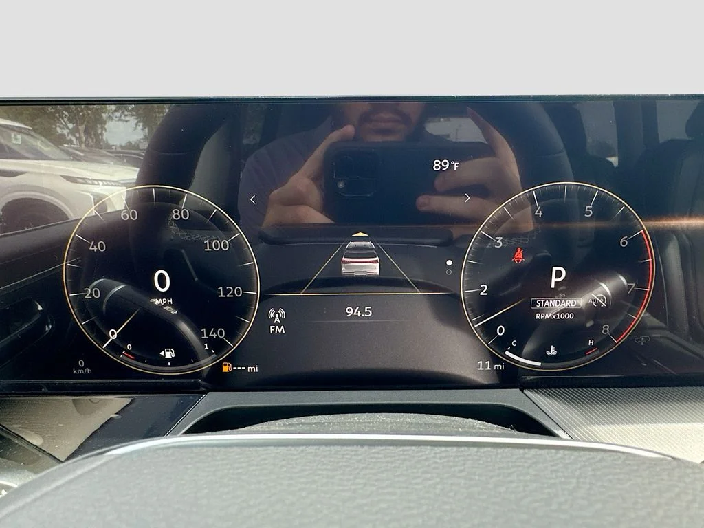 New 2027 RADIANT WHITE INFINITI Luxe 2WD image 12