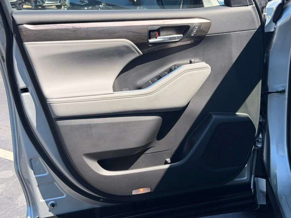 Used 2023 Silver Toyota Platinum image 29