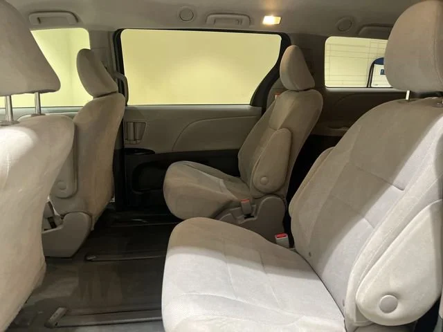 Used 2020  Toyota L image 20