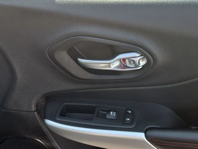 Used 2018 Silver Jeep Trailhawk image 35