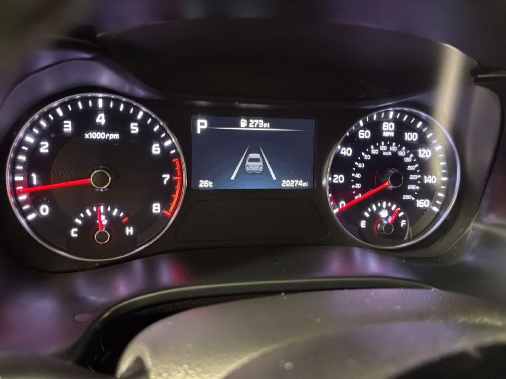 Used 2024  Kia LXS image 21