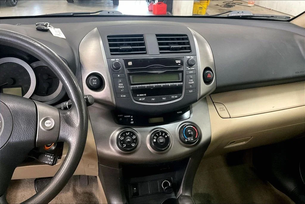 Used 2009 Green Toyota Base image 5