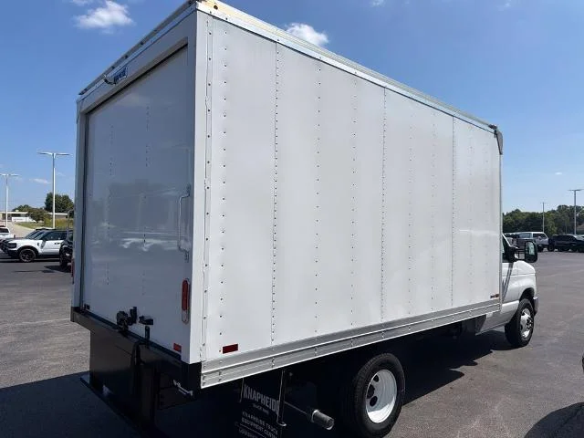 New 2027 Oxford White Ford E-350 SRW image 25