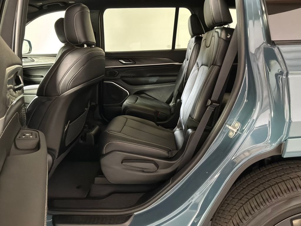 New 2026 Steel Blue Exterior Paint Jeep Limited Reserve image 13