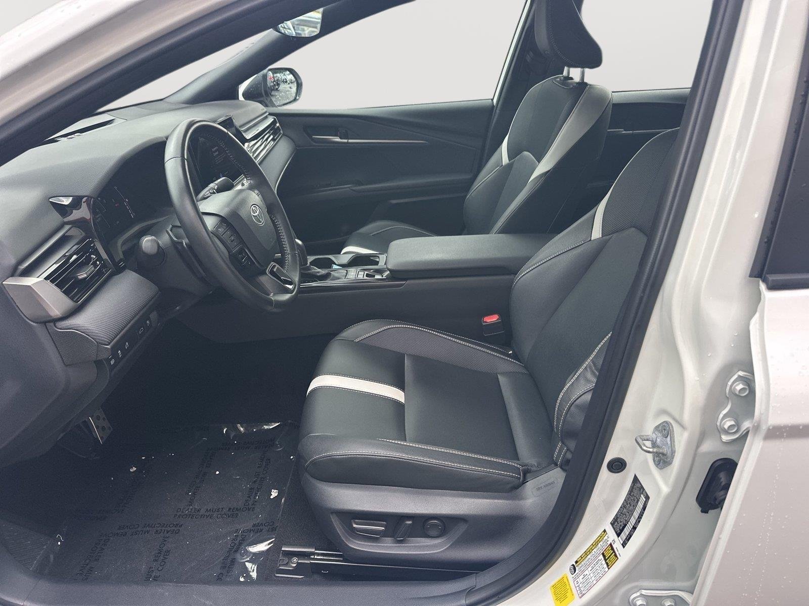 Used 2025 Ice Cap Toyota SE image 7