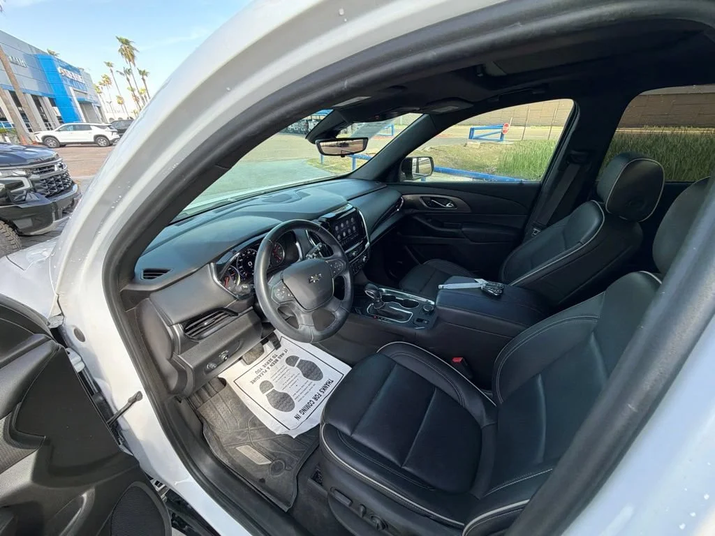 Used 2023 Iridescent Pearl Tricoat Chevrolet Premier image 9