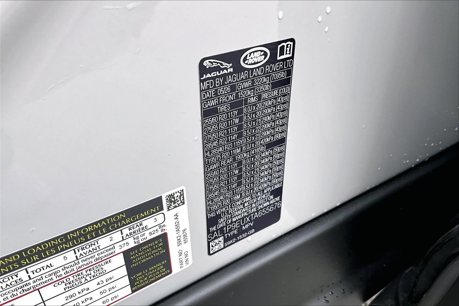 New 2026 Borasco Grey Land Rover SE image 13