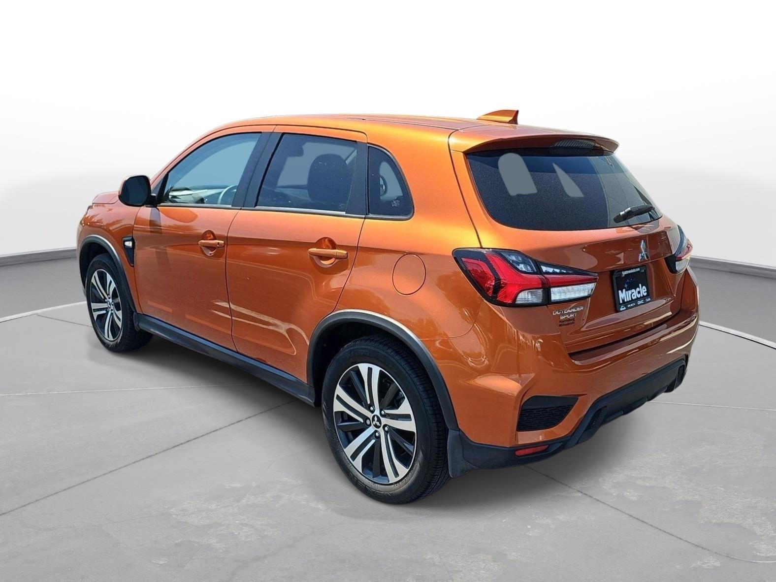 Used 2025 Sunshine Orange Metallic Mitsubishi ES image 8