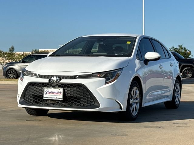 Used 2022 White Toyota LE image 3
