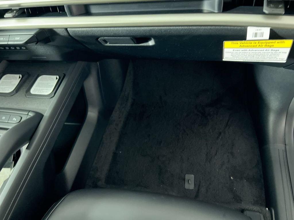 New 2027 Ebony Black Kia S image 32