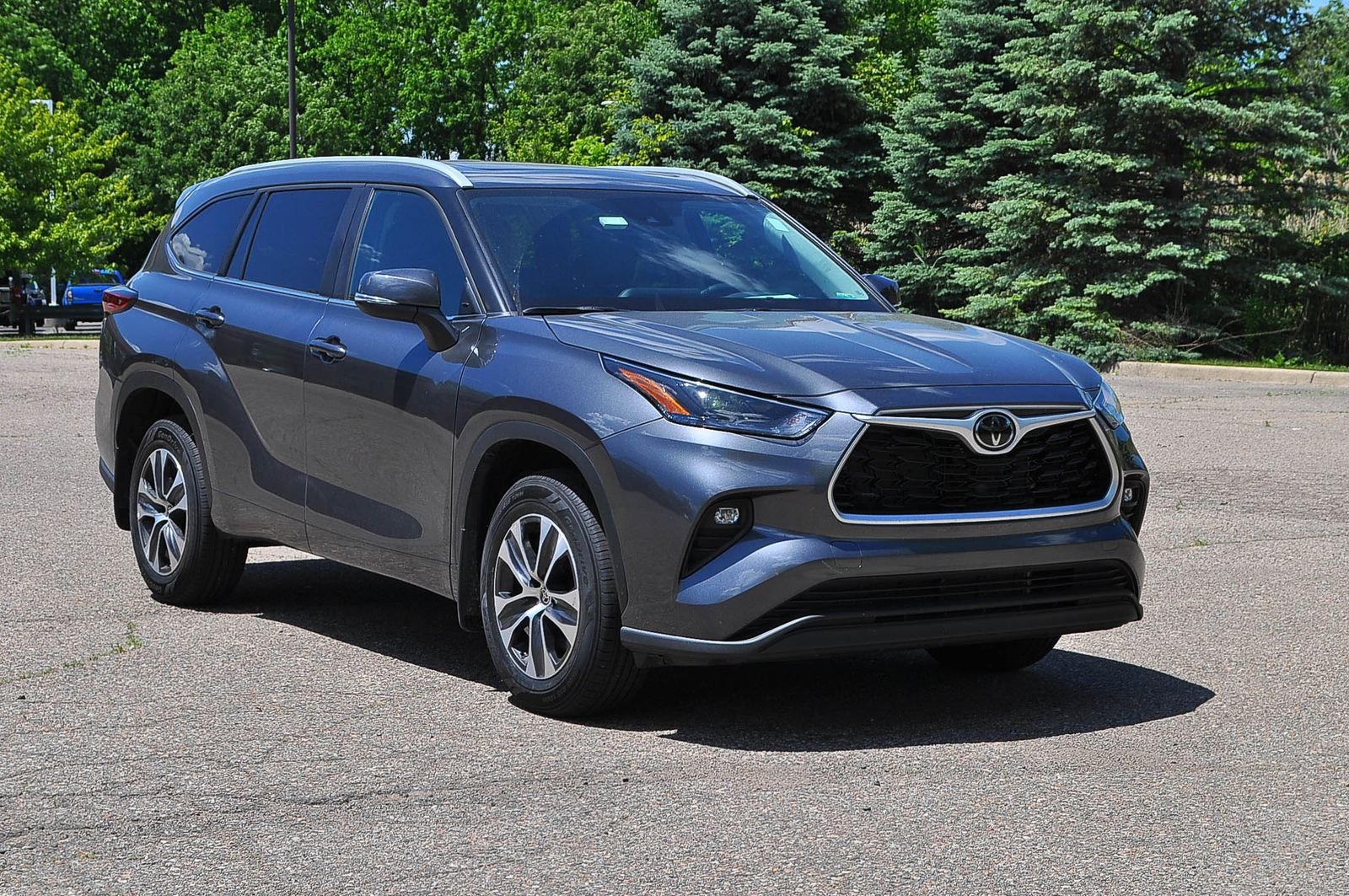 2023 Toyota Highlander XLE AWD's photo