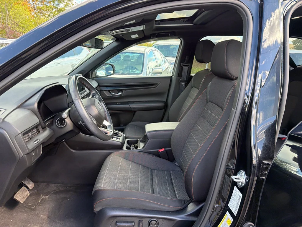 Used 2023  Honda Sport image 2