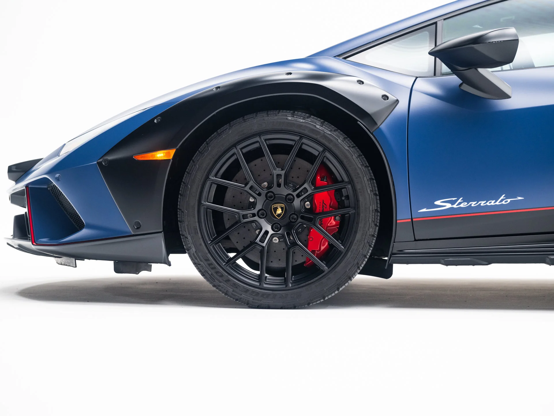 Used 2023 Blu Grifo Matte Lamborghini  image 9