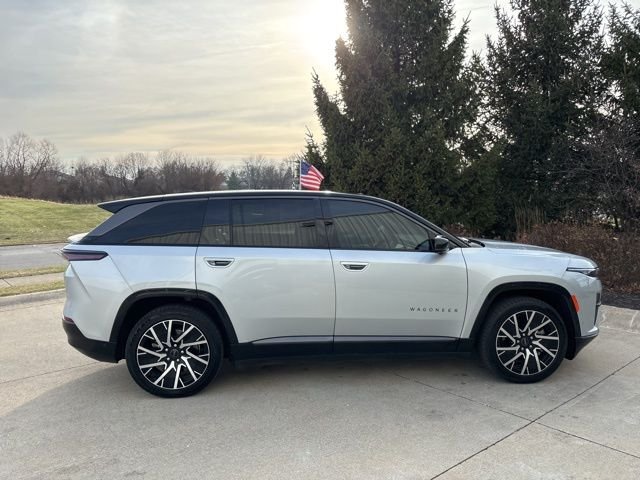 Used 2025 Silver Jeep Limited image 6