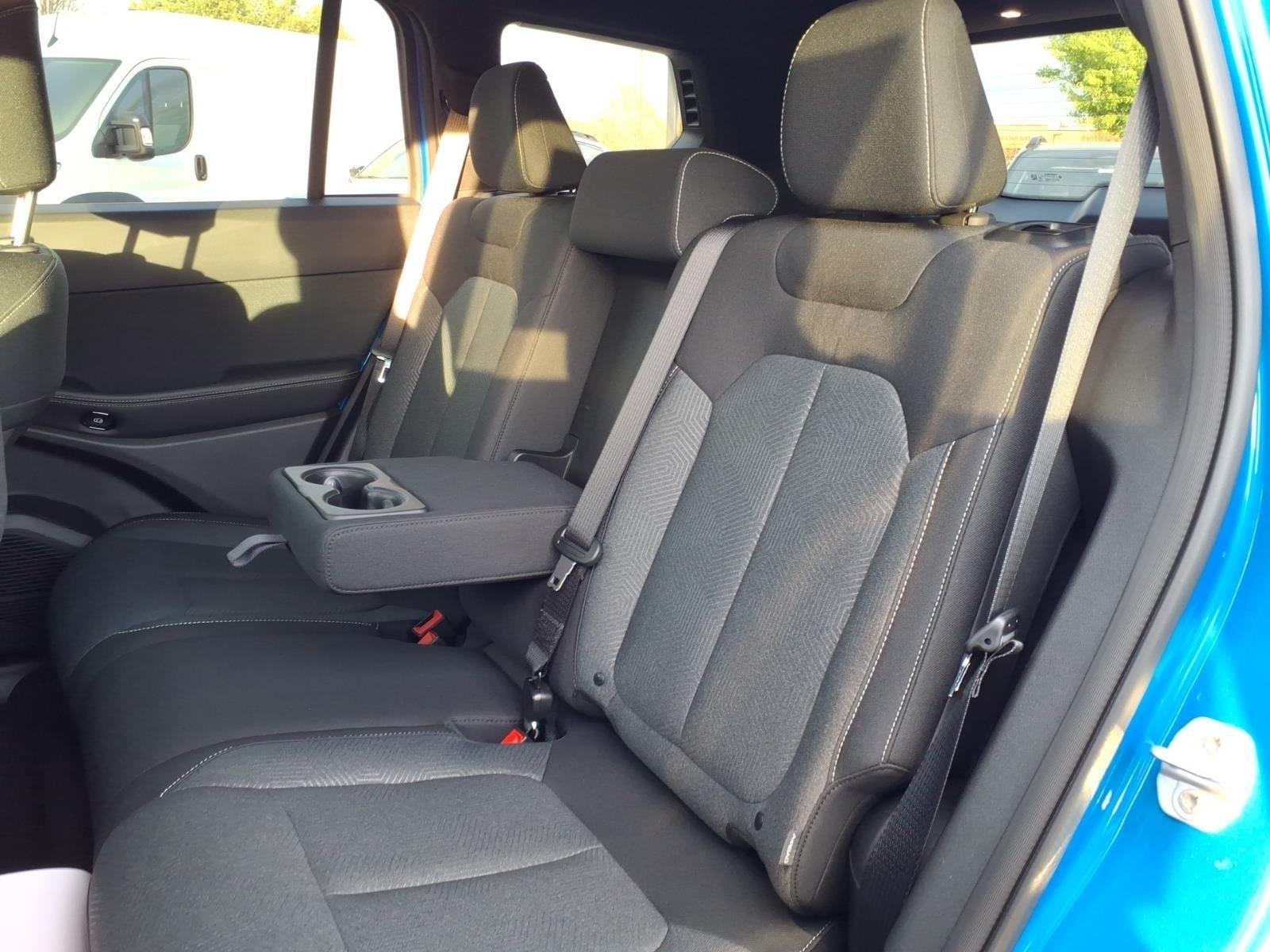 New 2026 Hydro Blue Pearl-Coat Exterior Paint Jeep Laredo image 20