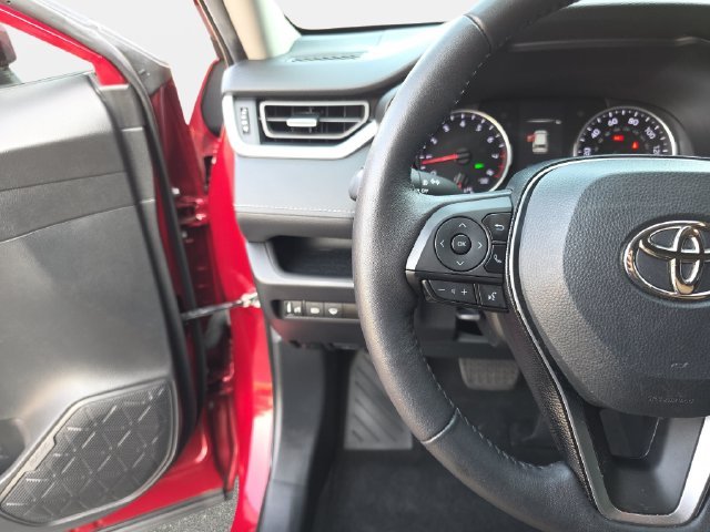 Used 2021 Red Toyota XLE Premium image 15
