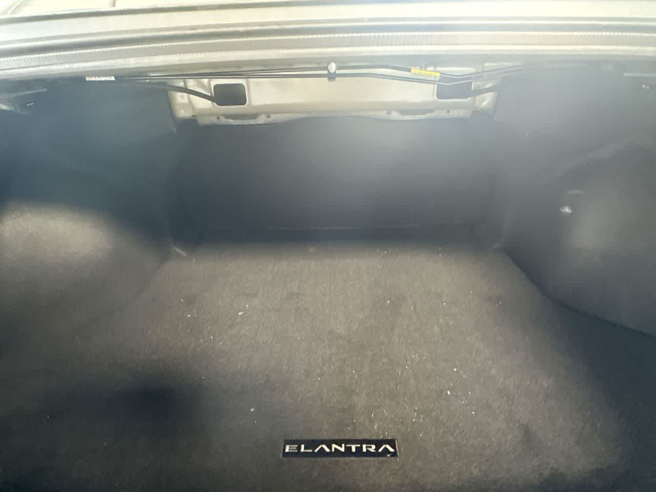 2025 Hyundai Elantra SE - Photo 25