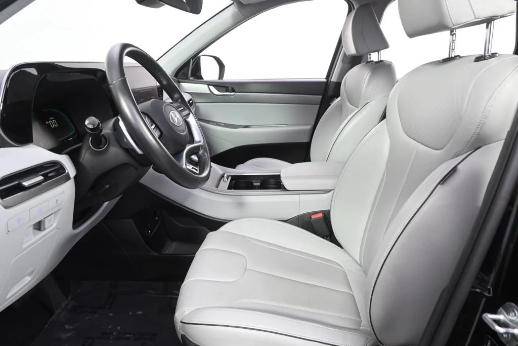 Used 2025 Black Hyundai SEL image 13