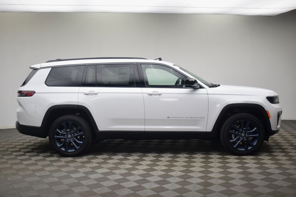 New 2026 Bright White Clear-Coat Exterior Paint Jeep Limited image 3