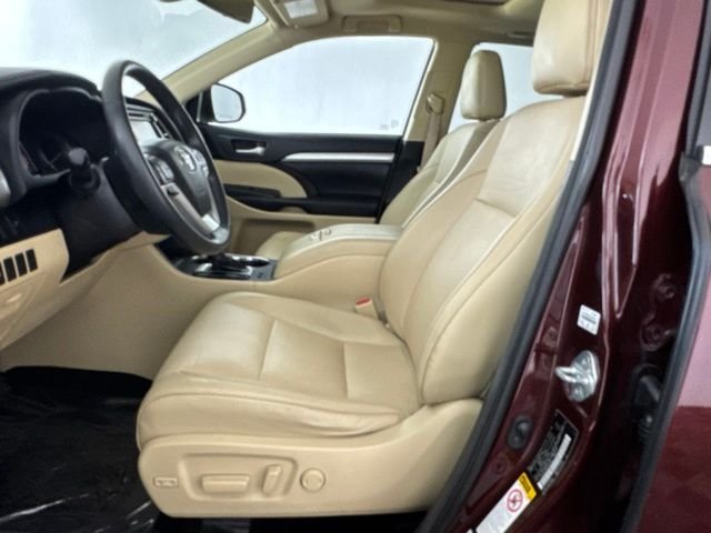 Used 2018 Red Toyota XLE image 24