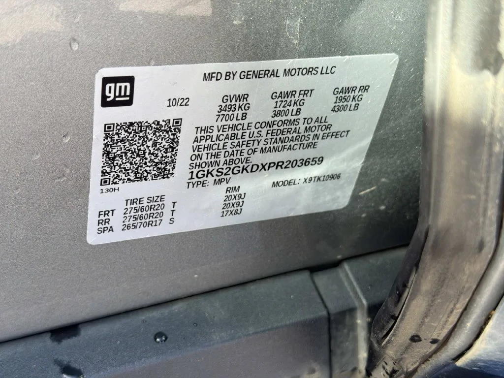 Used 2023 Silver GMC SLT image 32