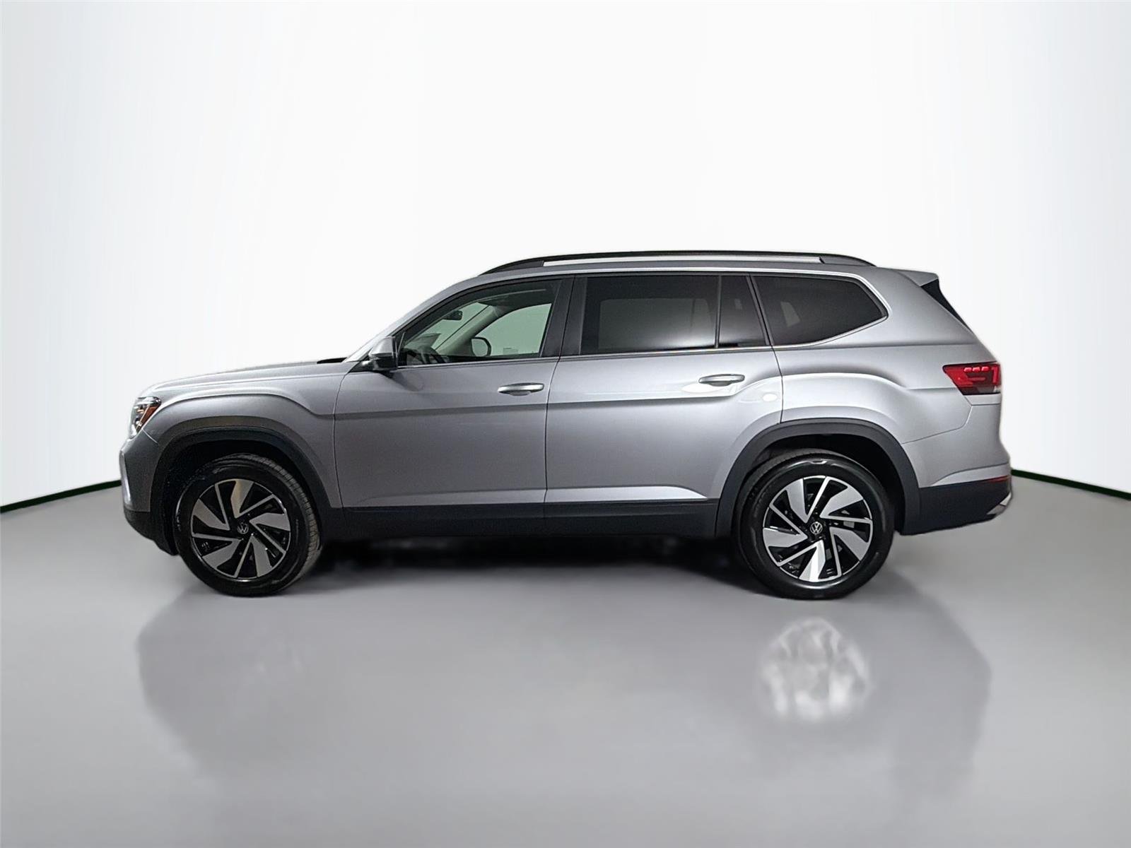 New 2026 Silver Mist Metallic Volkswagen 2.0T SE w/Technology image 8