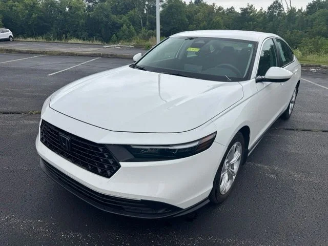 Used 2025 Platinum White Pearl Honda LX image 7