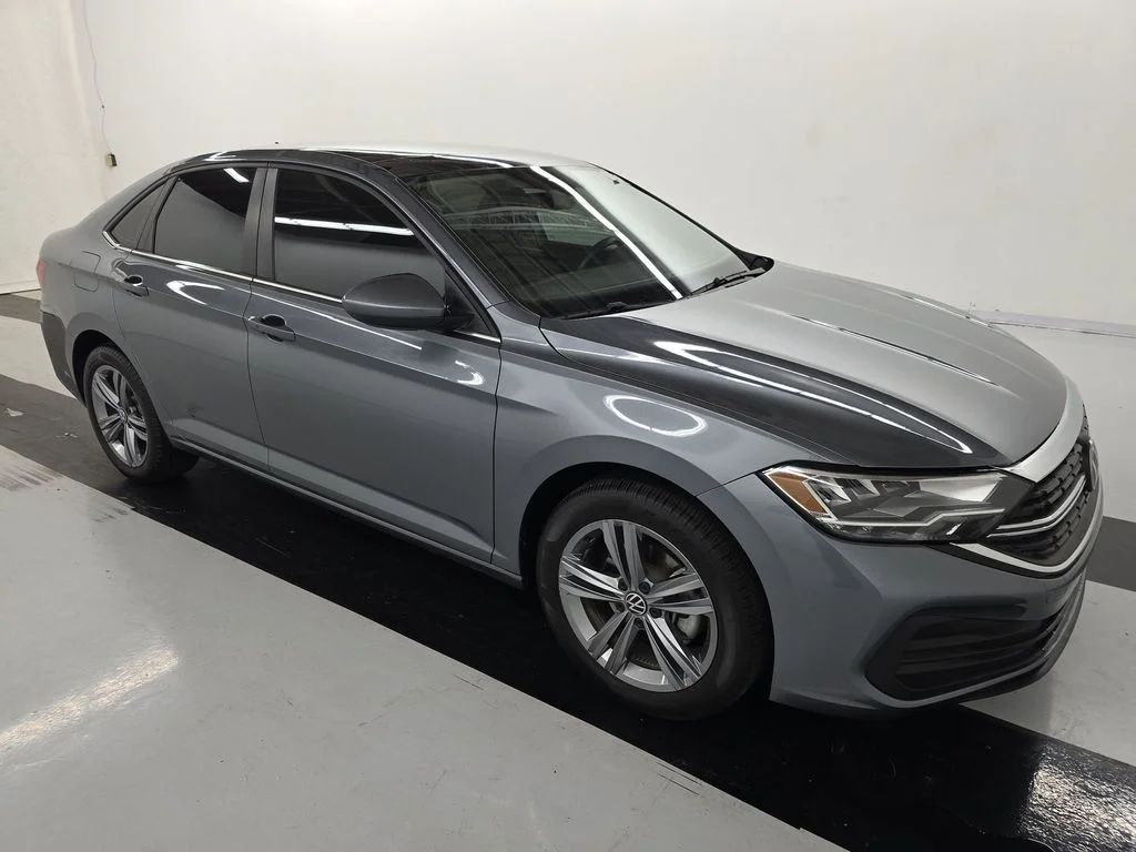 Used 2023 Gray Volkswagen 1.5T SE image 2