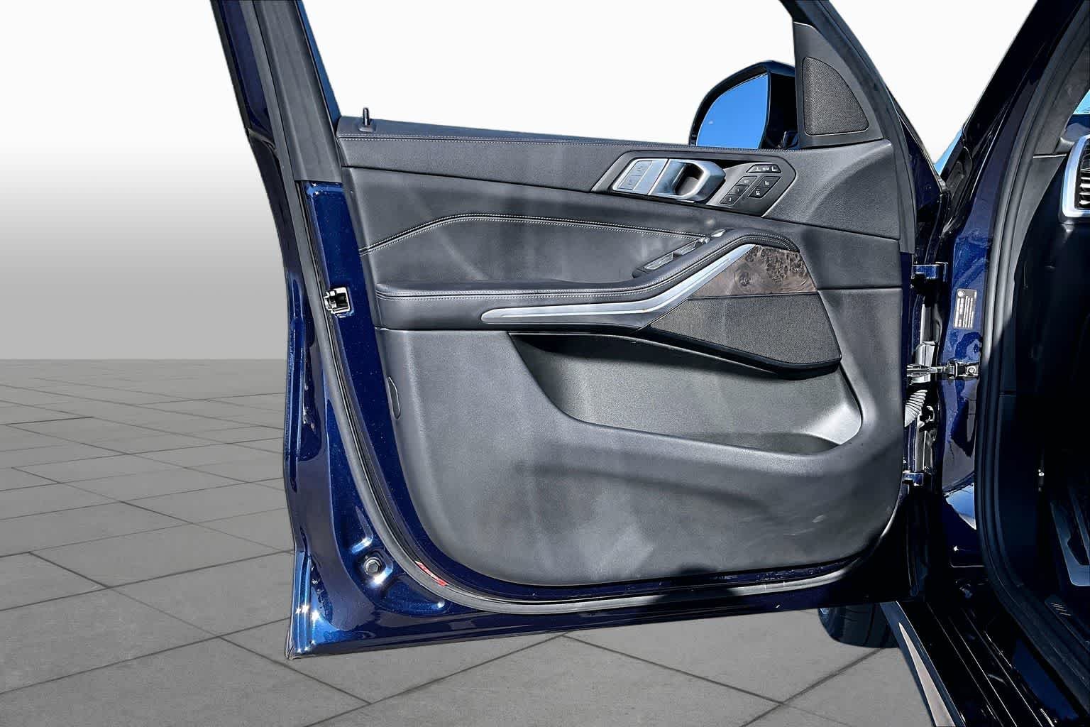 Used 2022 Tanzanite Blue II Metallic BMW xDrive40i image 21