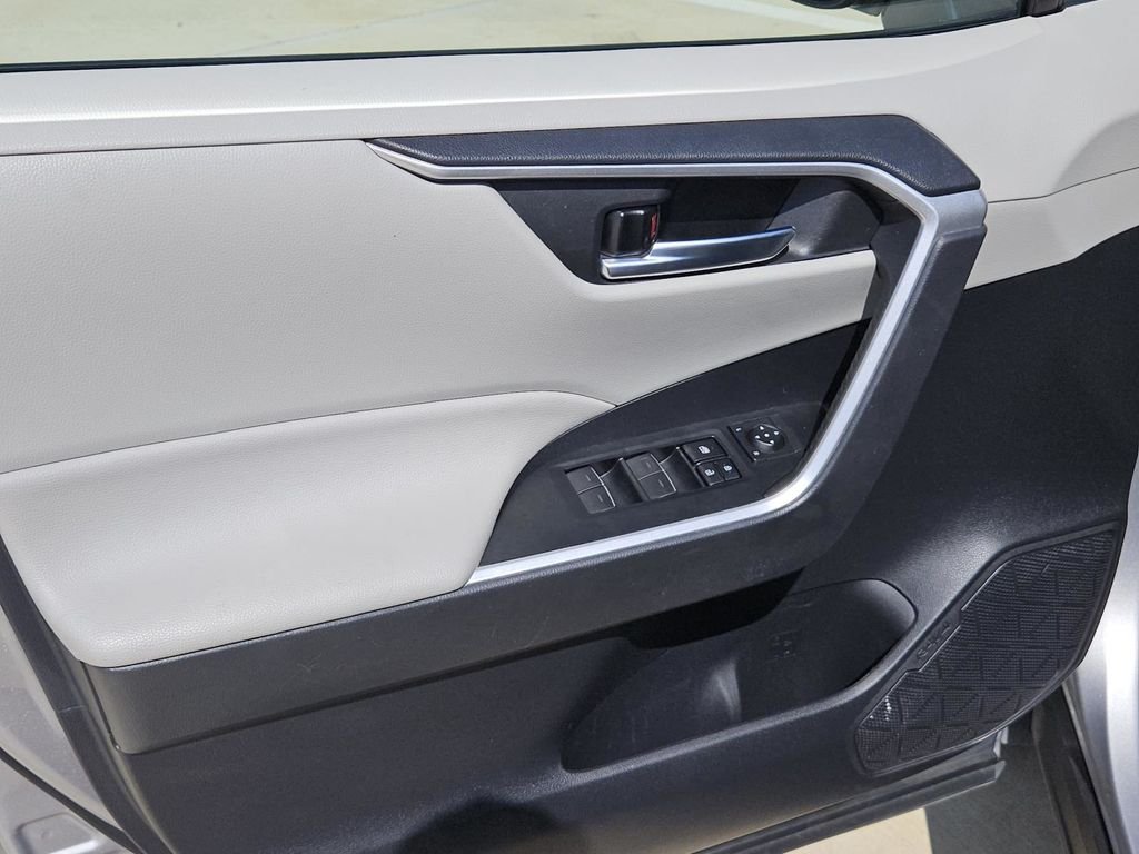 Used 2023 Silver Toyota XLE Premium image 10