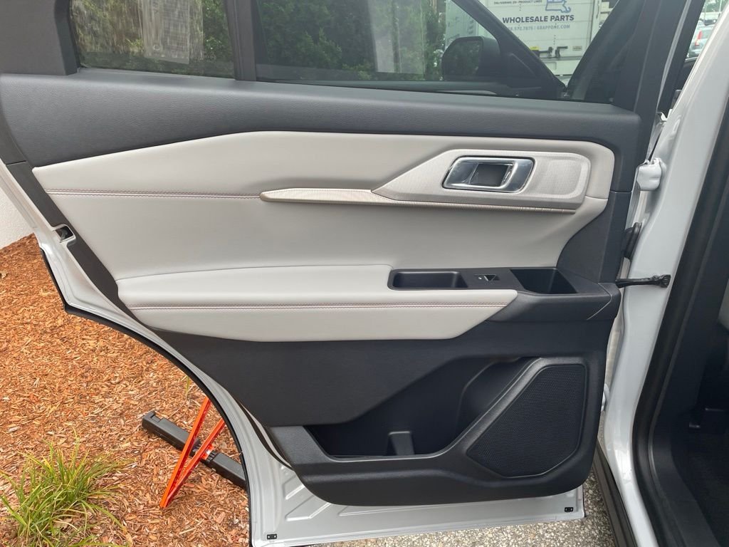 New 2026 Space White Metallic Ford Active image 22