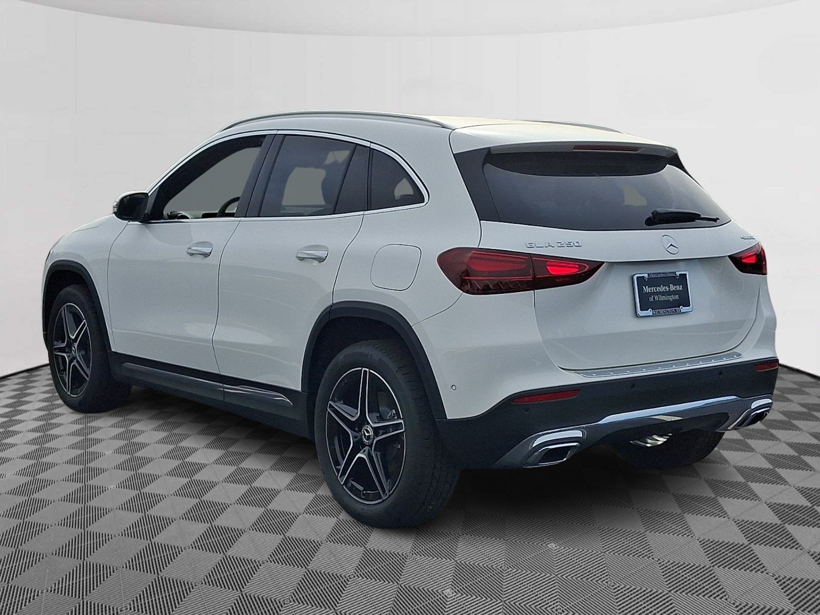 New 2026 Polar White Mercedes-Benz GLA 250 image 4