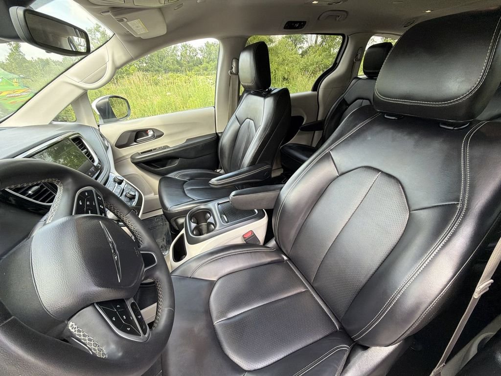 Used 2023 White Chrysler Touring L image 13