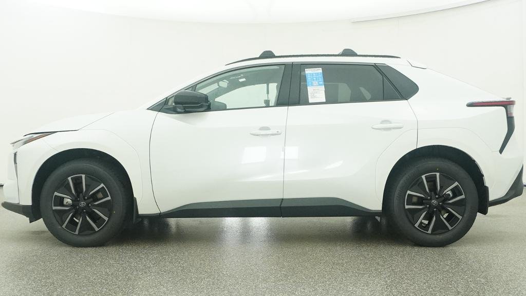 New 2026 Wind Chill Pearl Toyota XLE image 2