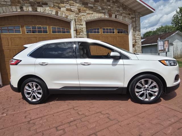 Used 2019 White Platinum Metallic Tri-Coat FORD TITANIUM image 2