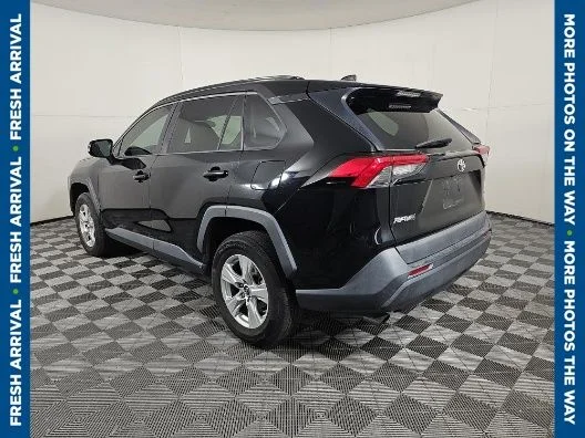 Used 2019 Black Toyota XLE image 5