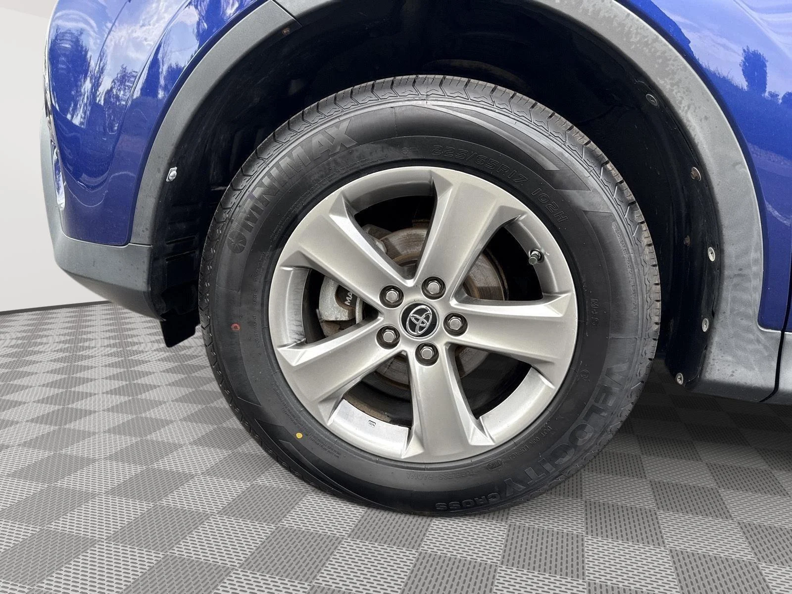 Used 2015 Blue Crush Metallic Toyota XLE image 14