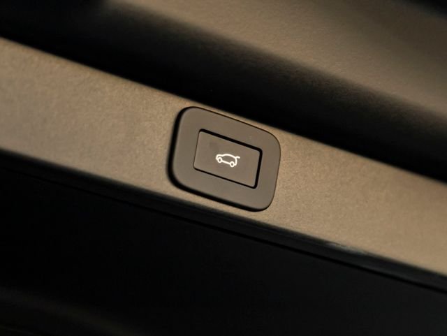 New 2026 Santorini Black Land Rover SE image 27