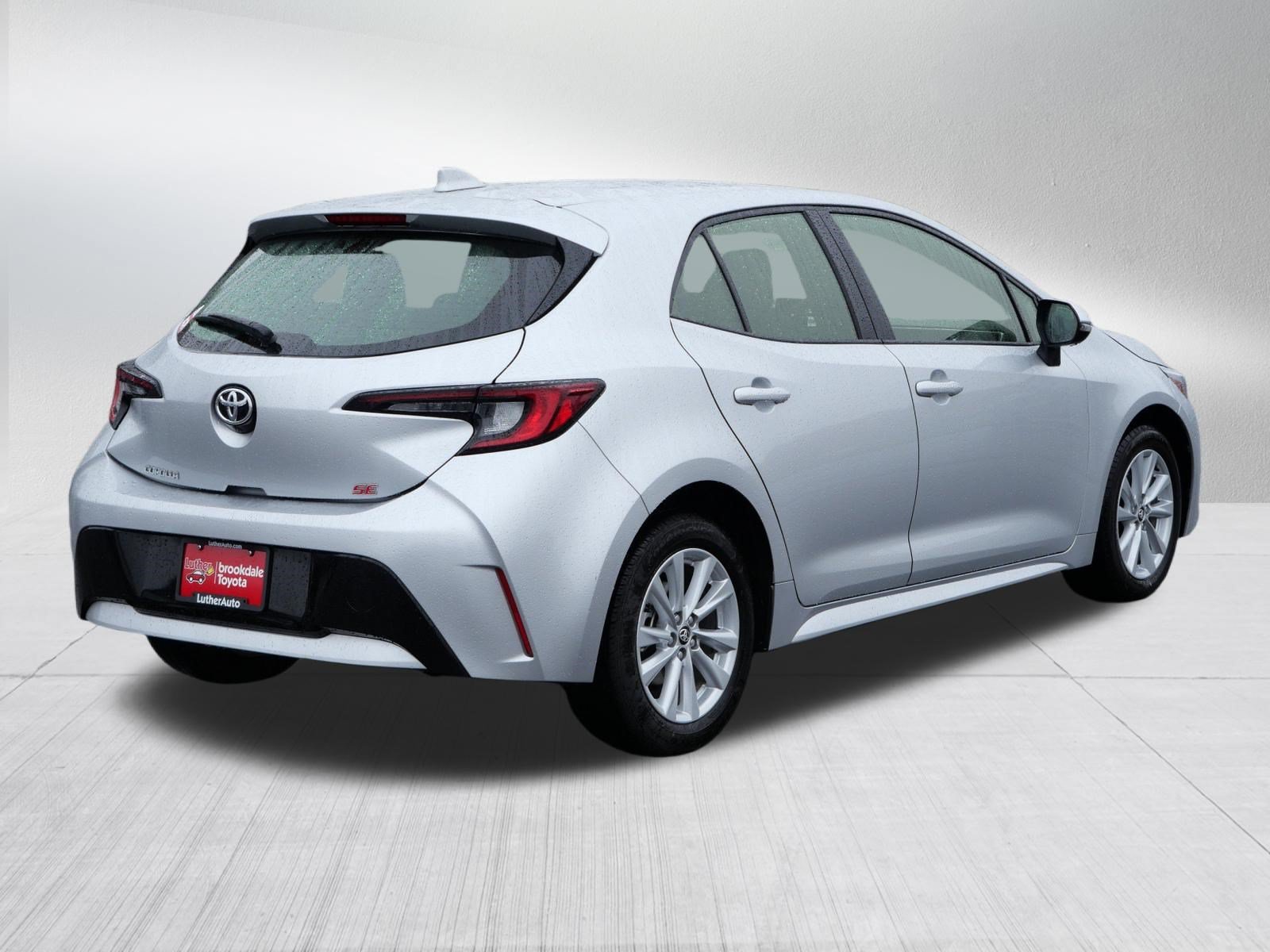 Certified Used 2025 Classic Silver Metallic Toyota SE image 7