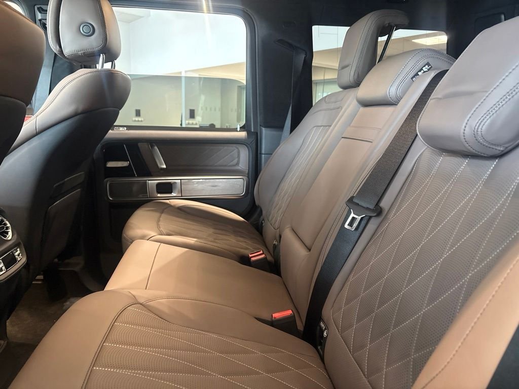 New 2026 MANUFAKTUR Exclusive Brilliant Blue Magno Mercedes-Benz AMG® G 63 SUV image 15