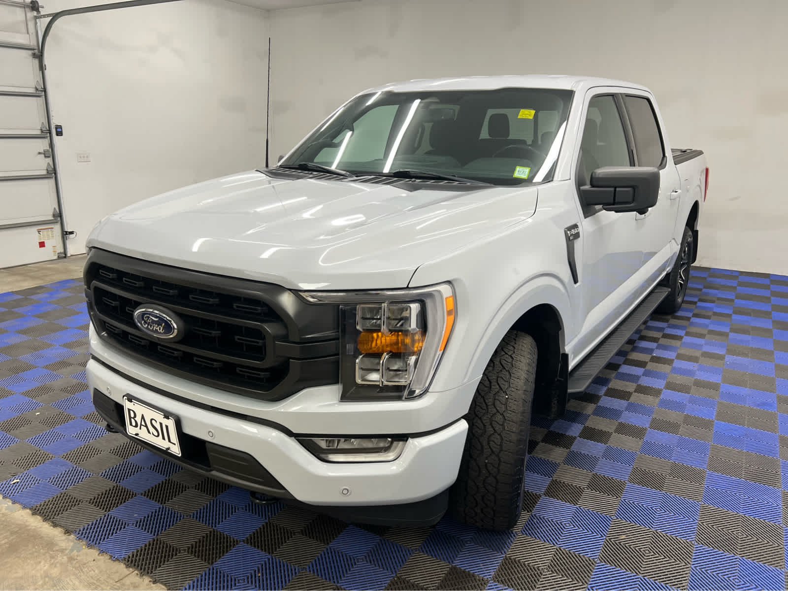 Used 2022 Space White Metallic Ford XLT image 3