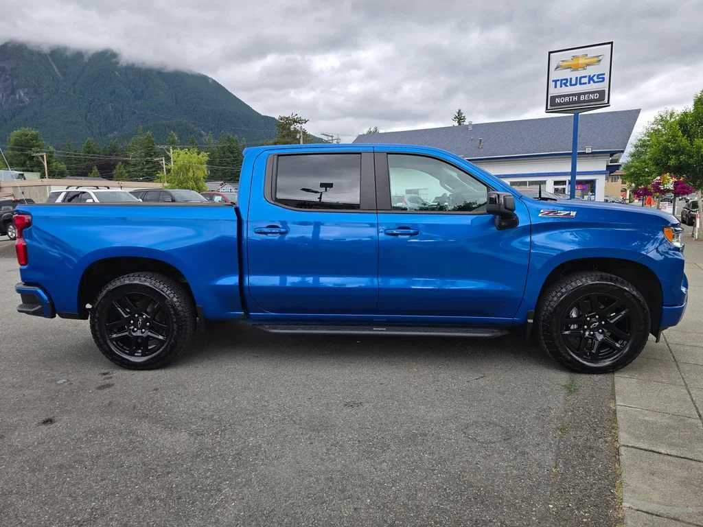 Used 2023 Glacier Blue Metallic Chevrolet RST image 4