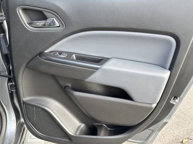 Used 2019 Gray Chevrolet Z71 image 22