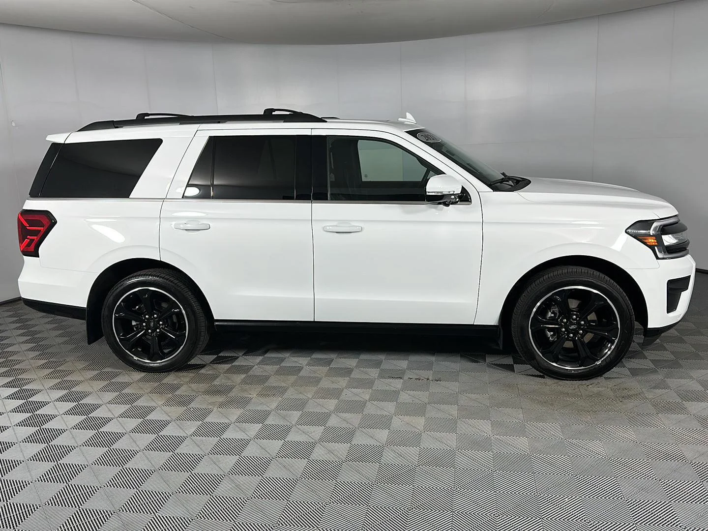 Used 2023 Oxford White Ford Limited image 31