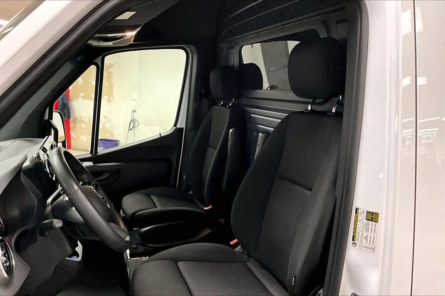 Used 2025 Arctic White Mercedes-Benz  image 9