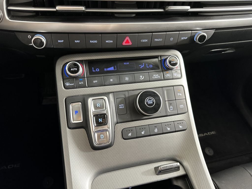 Used 2025 Hyper White Hyundai SEL Premium image 21