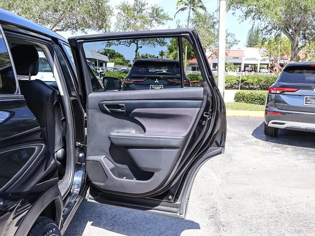 2024 Toyota Highlander LE - Photo 23
