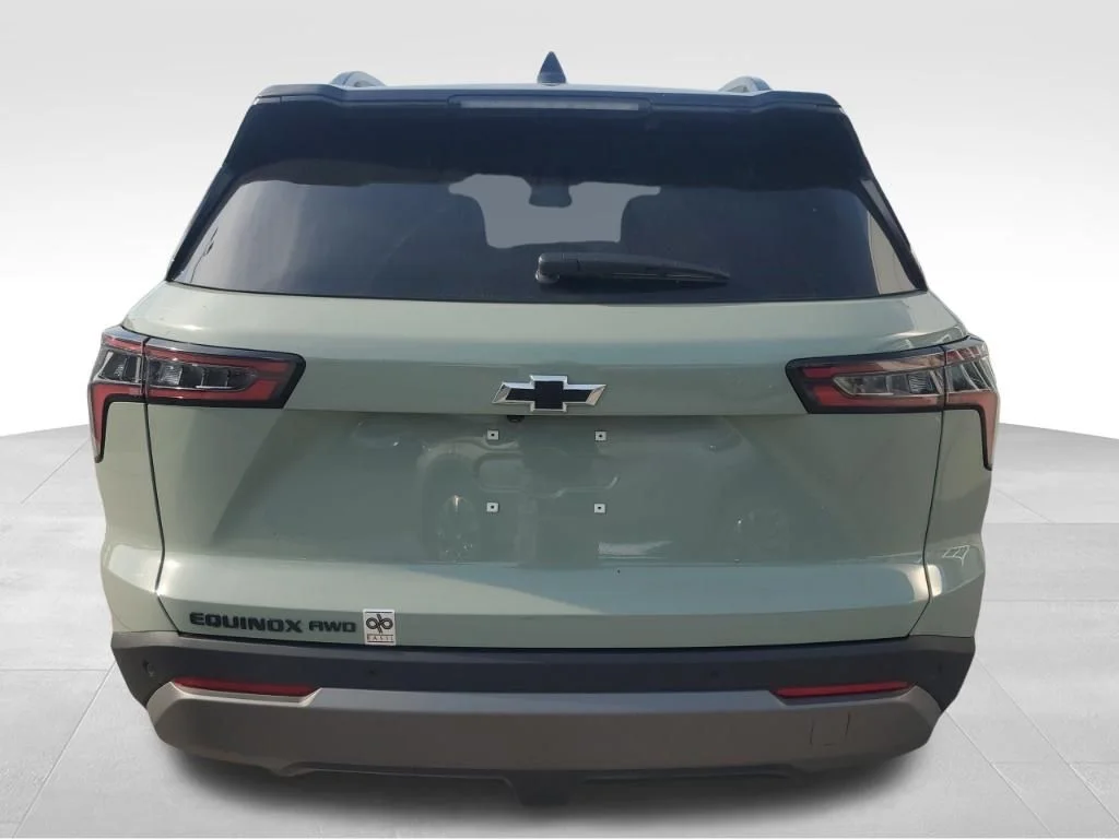 Used 2025 Green Chevrolet LT image 5