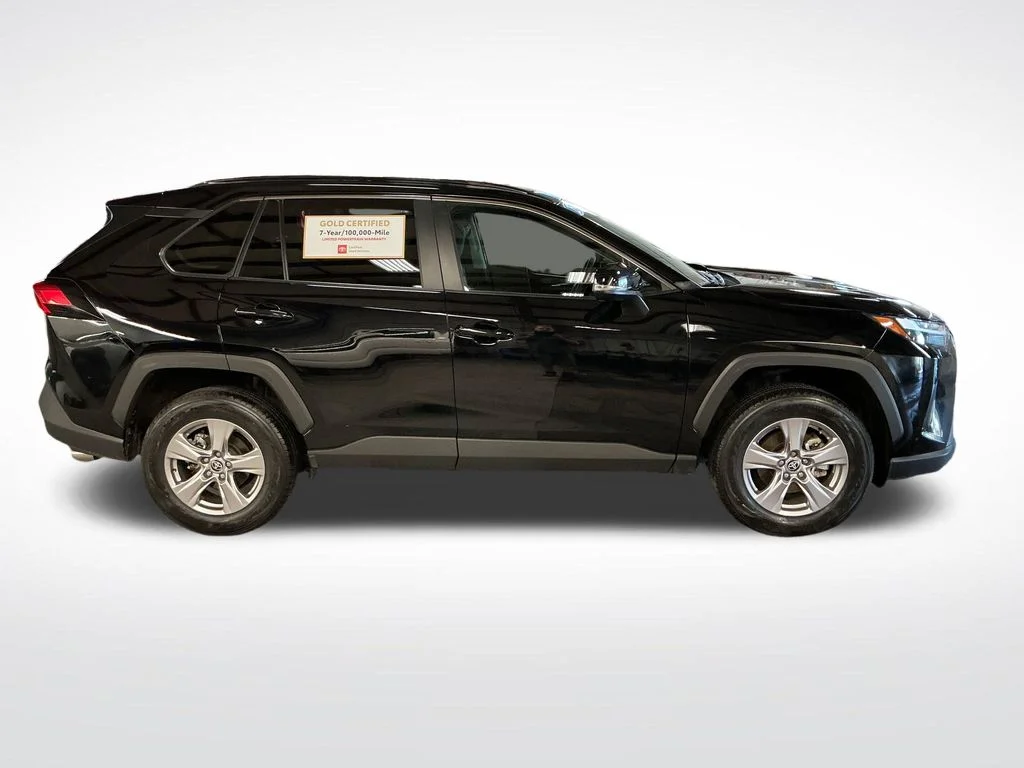 Used 2025  Toyota XLE image 6
