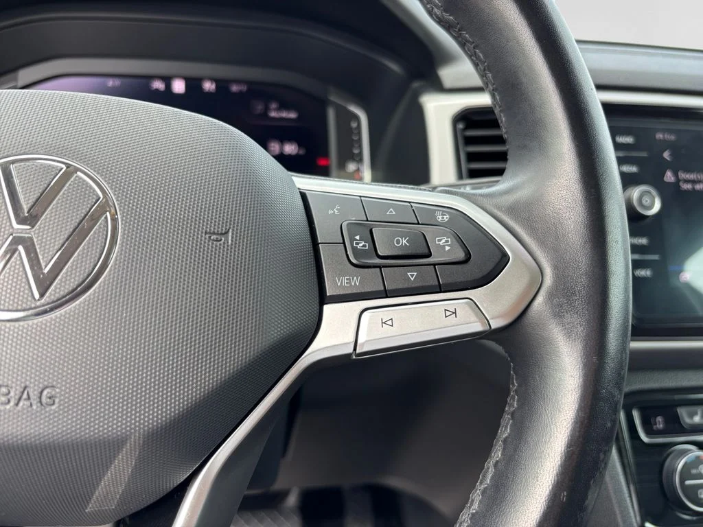 Used 2021 Silver Volkswagen SEL Premium image 27